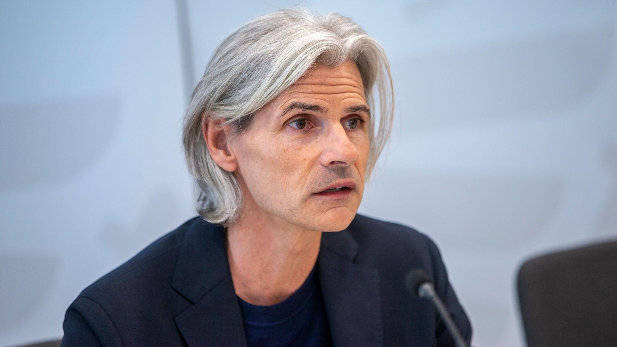 03.05.2024
Köln, NRW
Pressekonferenz Bühnensanierung
Stefan Charles Beigeordneter für Kunst und Kultur der Stadt Köln
+++ NO MODEL RELEASE +++
+++ No Property Release +++
Ab dem Zeitpunkt der ordnungsgemäßen Lieferung des Bildmaterials durch den Urheber ist der Bildnutzer für dessen sachgemäße Verwendung verantwortlich. Der Bildnutzer trägt die Verantwortung für die Betextung sowie die sich aus der konkreten Veröffentlichung ergebenden Sinnzusammenhänge. © Thomas Banneyer