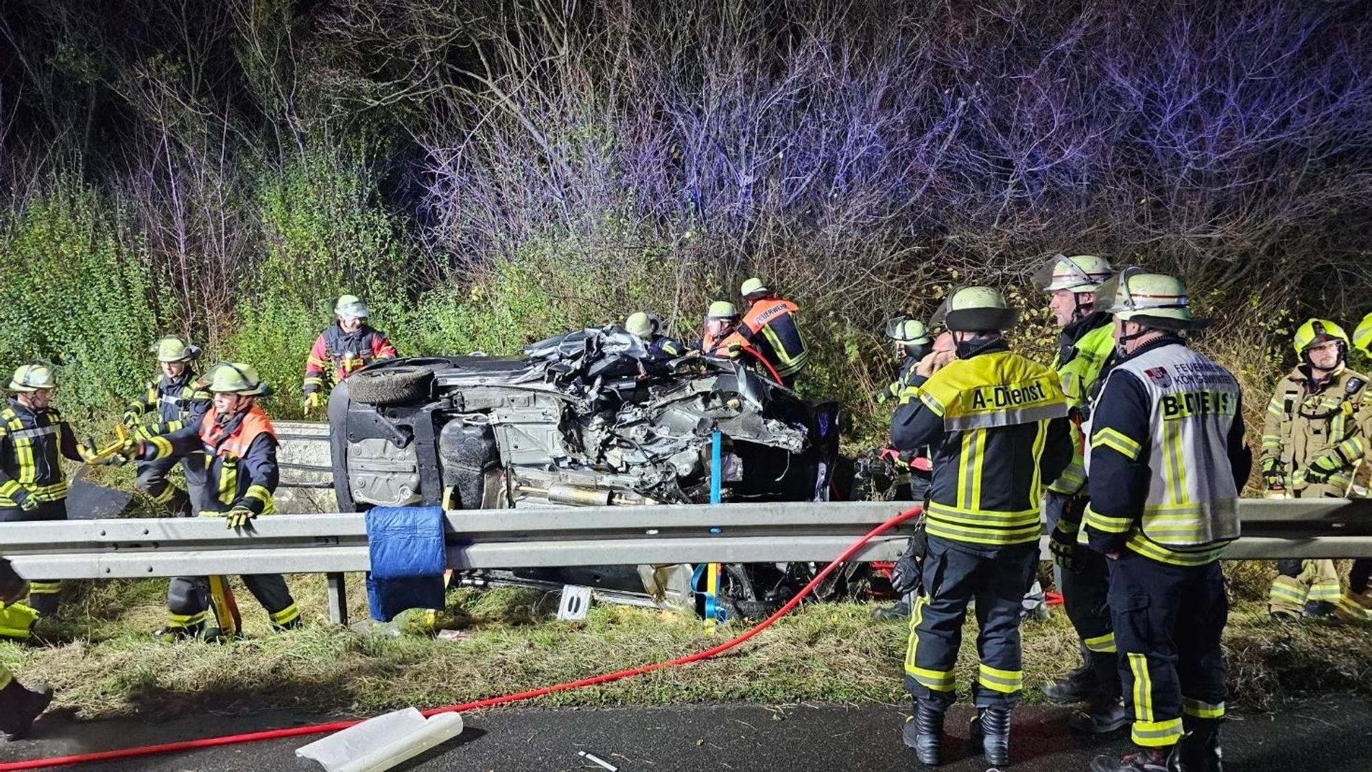 Das Auto lag in der Böschung