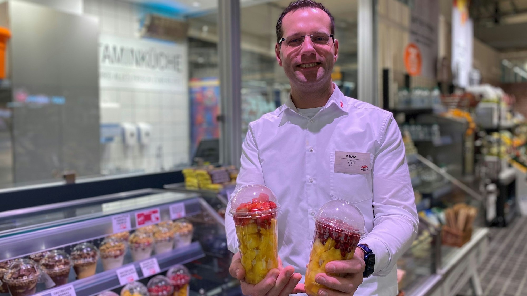 Zu sehen ist Marktleiter René Hans.