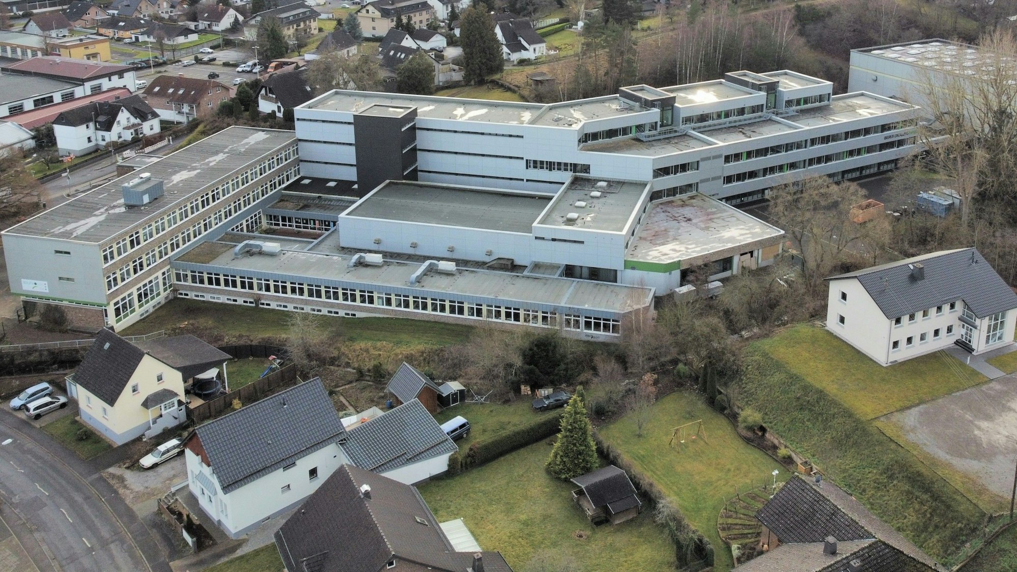 Luftaufnahme des Berufskollegs Eifel in Kall.