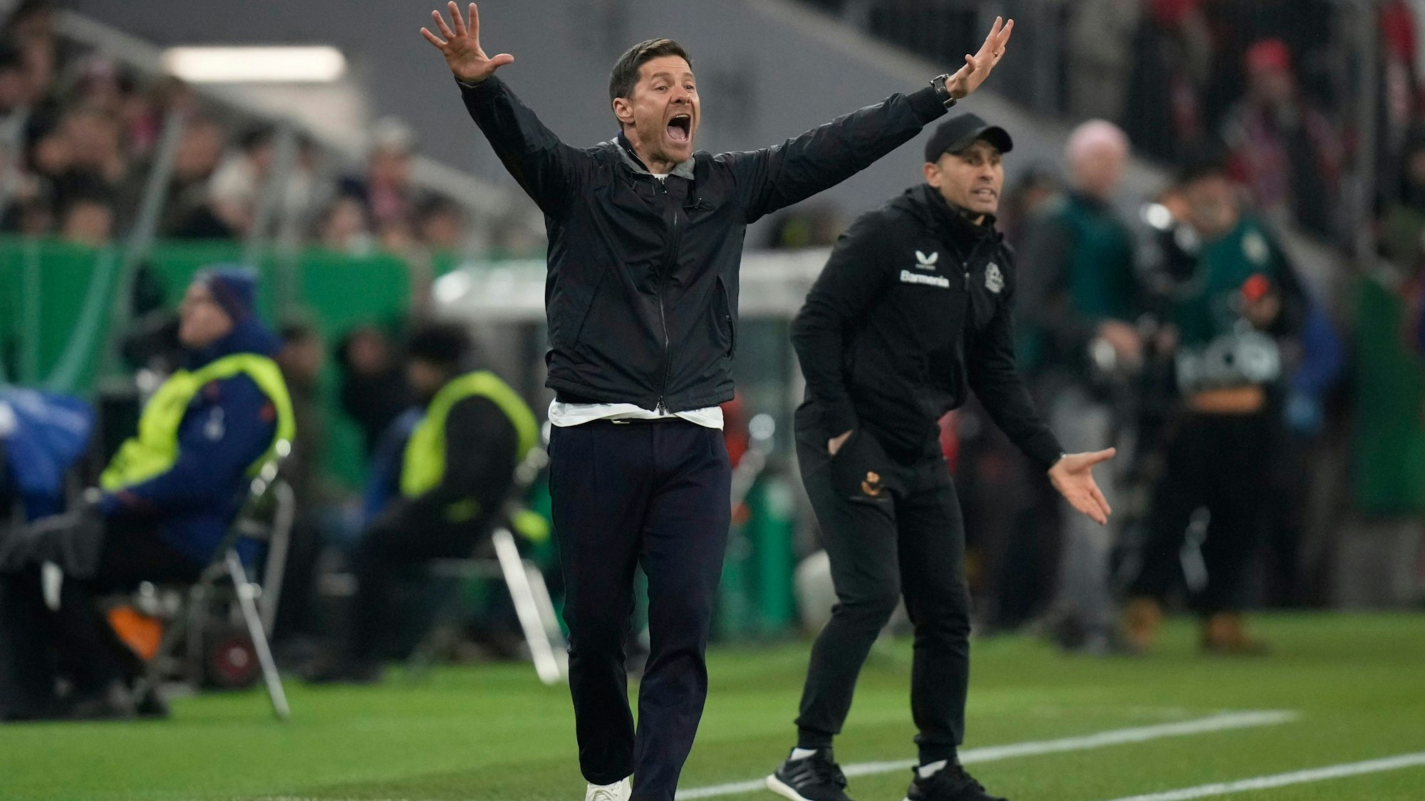 Leverkusens Trainer Xabi Alonso während des Pokalspiels bei Bayern München.