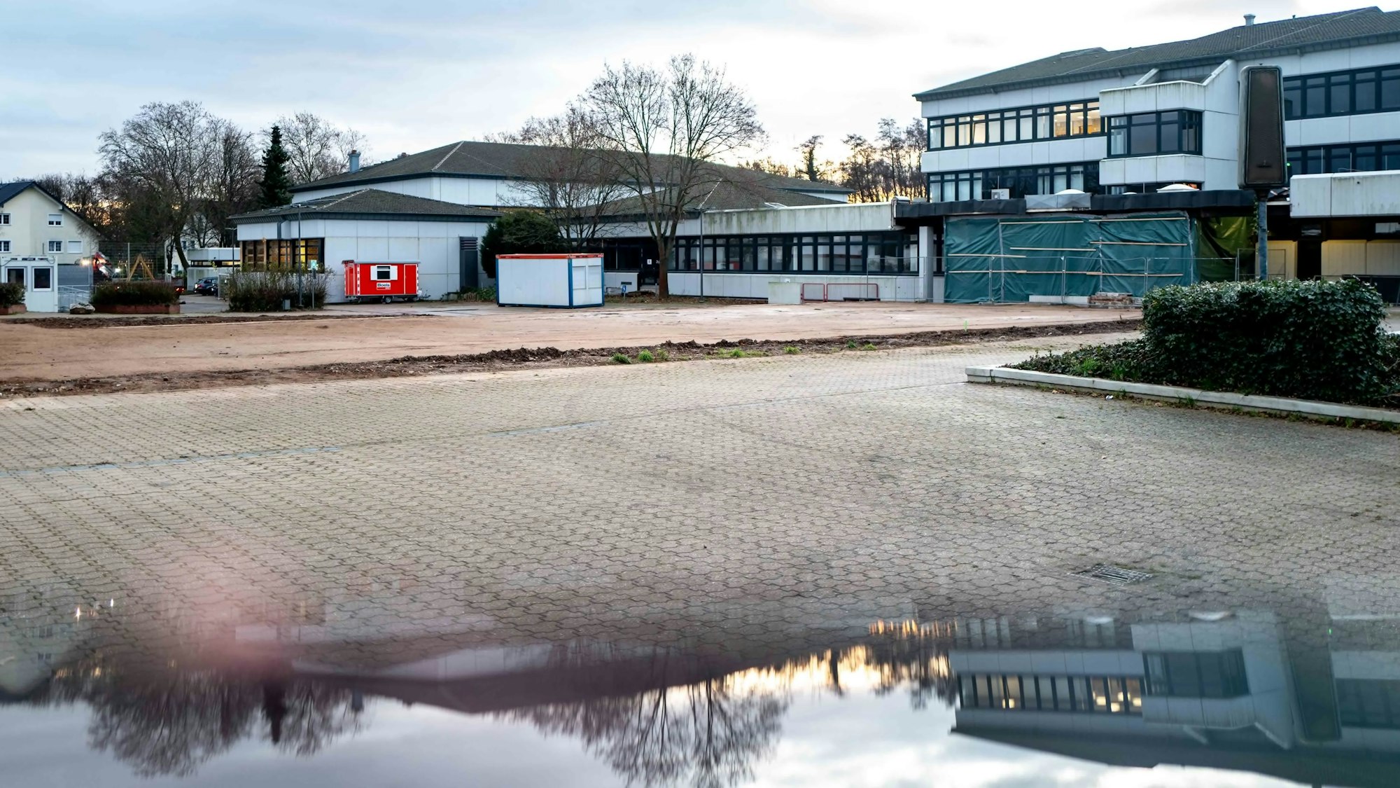 Das Bild zeigt die entstandene Baulücke auf dem Gelände des TEB an der Kommerner Straße.