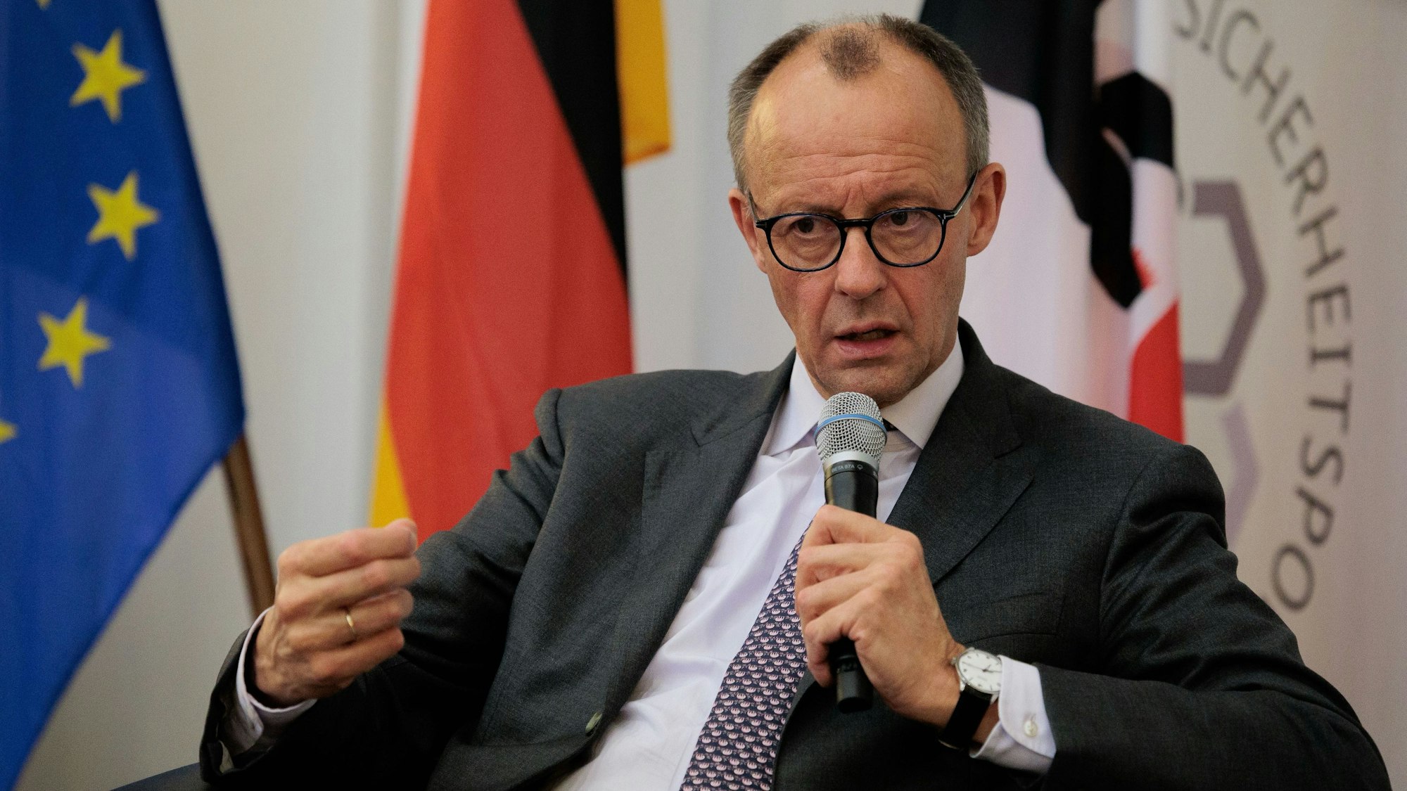 Friedrich Merz spricht bei einem sicherheitspolitischen Gespräch in der Bundesakademie für Sicherheitspolitik.