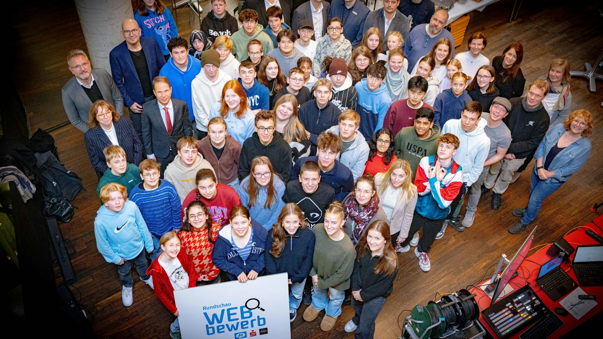 Die Schülerinnen und Schüler, Lehrkräfte und Preispaten hatten viel Spaß beim 27. Rundschau-Webbewerb.