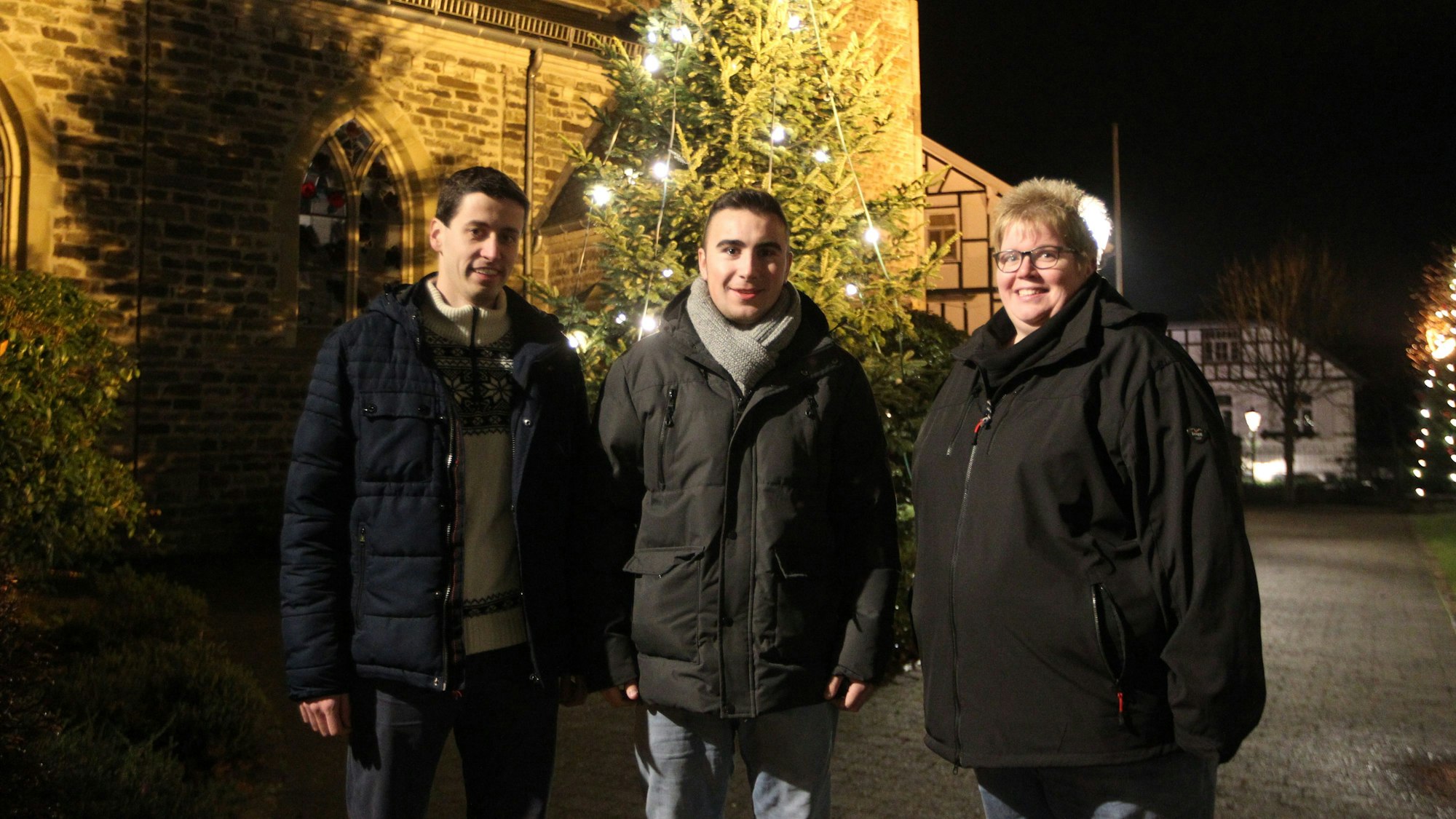 Die neue Marktleitung des Weihnachtsmarktes in Ruppichteroth, der Döörper Weihnacht (v.l.): Florian Hohn, Sabine Fries und Lucas Dunell.