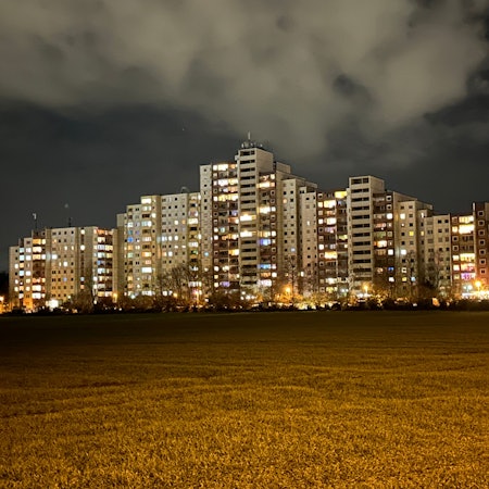 Blick auf die Hochhäuser der Ankerstrasse in Sankt Augustin. Sie gilt als Brennpunkt. Sozialarbeit in diesem Quartier soll weiter angeboten werden.