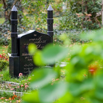 Grabsteine stehen am 28.10.2013 auf dem muslimischen Gräberfeld auf dem Friedhof Stöcken in Hannover.