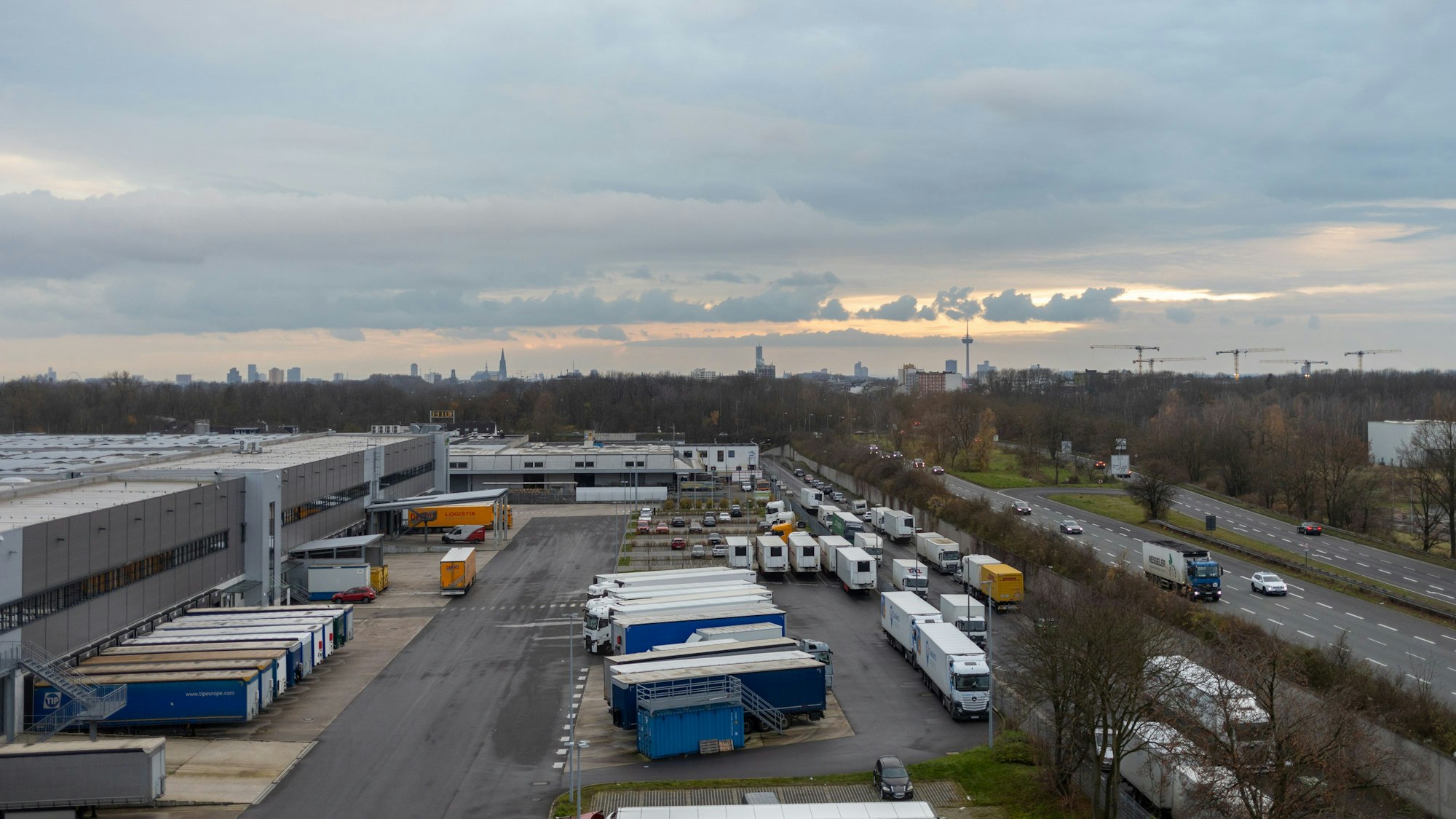 In der obersten Etage können die Künstler aus ihren Ateliers auf den Dom blicken.