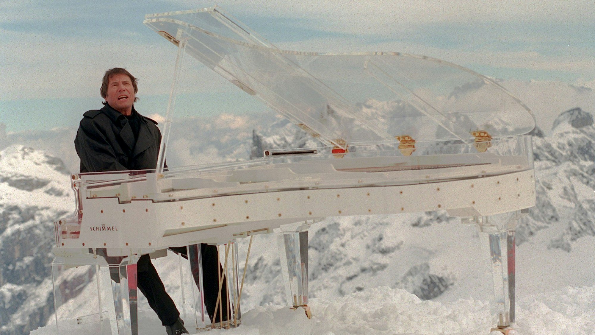 Auch Udo Jürgens gläserner Flügel wird versteigert.