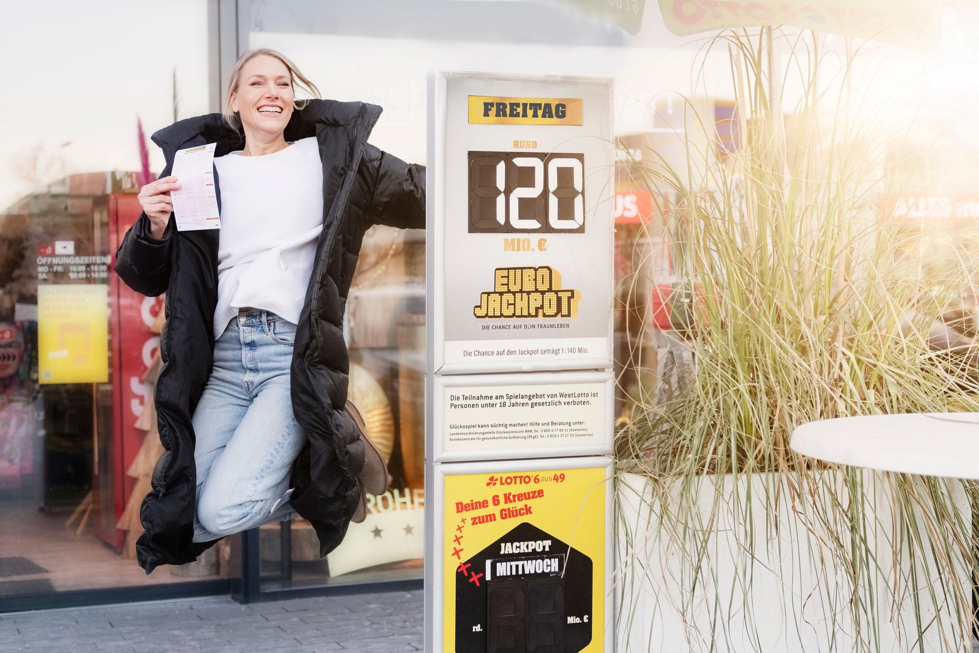Der MEGA-Jackpot geht in die siebte Runde. An Nikolaus (Freitag, 6. Dezember) befinden sich 120 Millionen im ersten und 28 Millionen Euro im zweiten Rang bei Eurojackpot.