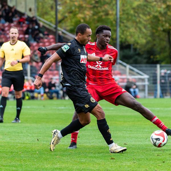 Noah Mbamba Fortuna Düsseldorf U23,No.13 am Ball gegen Robin Afamefuna Fortuna Köln,No.22 DEU, Düsseldorf, 02.11.2024 Fußball, Regionalliga West, Saison 2024/2025, 14. Spieltag, Fortuna Düsseldorf U23 - SC Fortuna Köln Paul-Janes-Stadion NRW Germany *** Noah Mbamba Fortuna Düsseldorf U23,No 13 on the ball against Robin Afamefuna Fortuna Köln,No 22 DEU, Düsseldorf, 02 11 2024 Soccer, Regionalliga West, Season 2024 2025, Matchday 14, Fortuna Düsseldorf U23 SC Fortuna Köln Paul Janes Stadion NRW Germany
