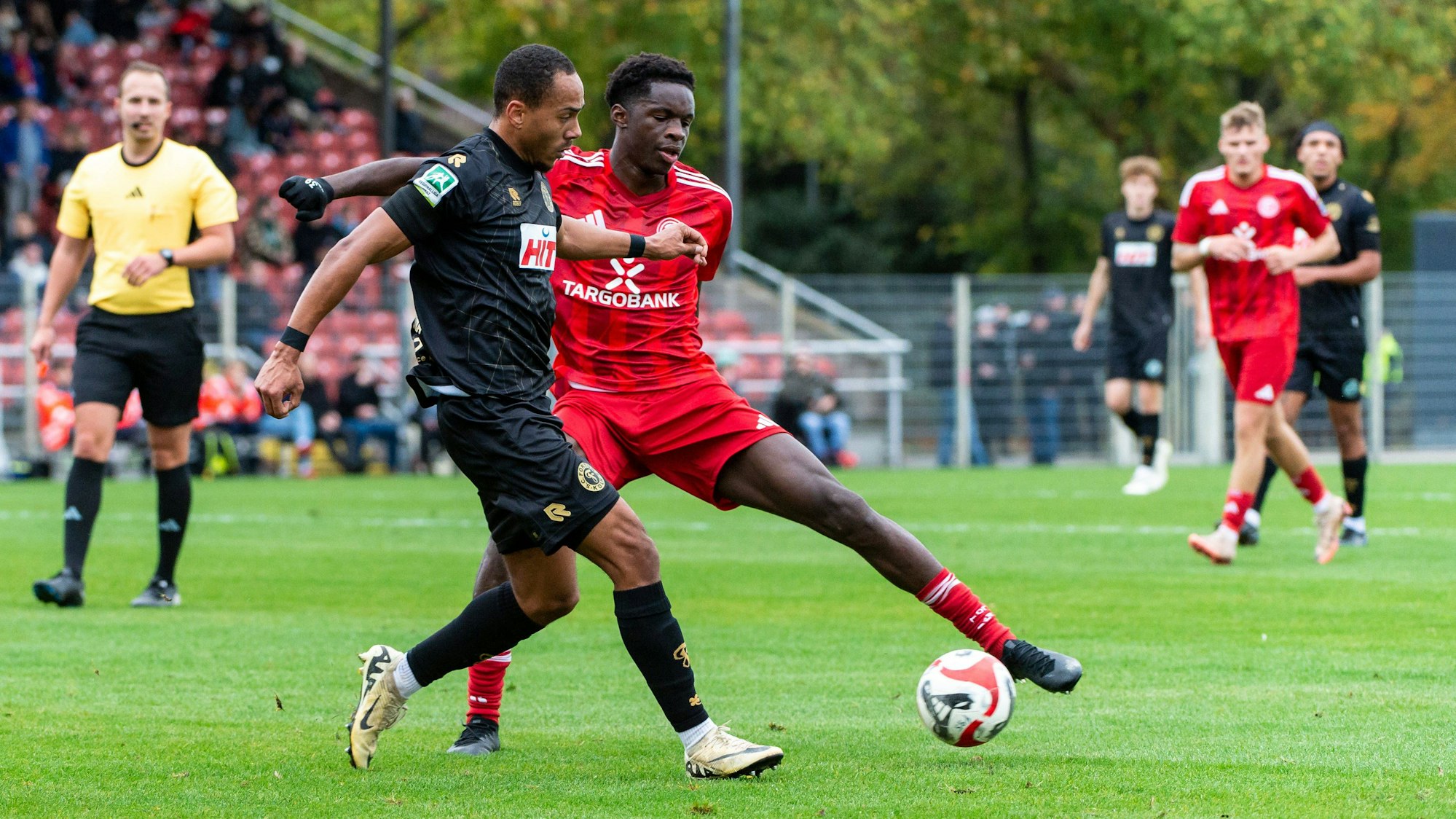 Noah Mbamba Fortuna Düsseldorf U23,No.13 am Ball gegen Robin Afamefuna Fortuna Köln,No.22 DEU, Düsseldorf, 02.11.2024 Fußball, Regionalliga West, Saison 2024/2025, 14. Spieltag, Fortuna Düsseldorf U23 - SC Fortuna Köln Paul-Janes-Stadion NRW Germany *** Noah Mbamba Fortuna Düsseldorf U23,No 13 on the ball against Robin Afamefuna Fortuna Köln,No 22 DEU, Düsseldorf, 02 11 2024 Soccer, Regionalliga West, Season 2024 2025, Matchday 14, Fortuna Düsseldorf U23 SC Fortuna Köln Paul Janes Stadion NRW Germany