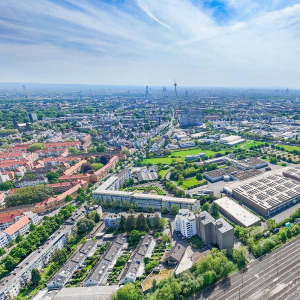 Das ehemalige Industrie-Areal, genannt Coty-Areal, gezeigt aus einer Luftaufnahme.