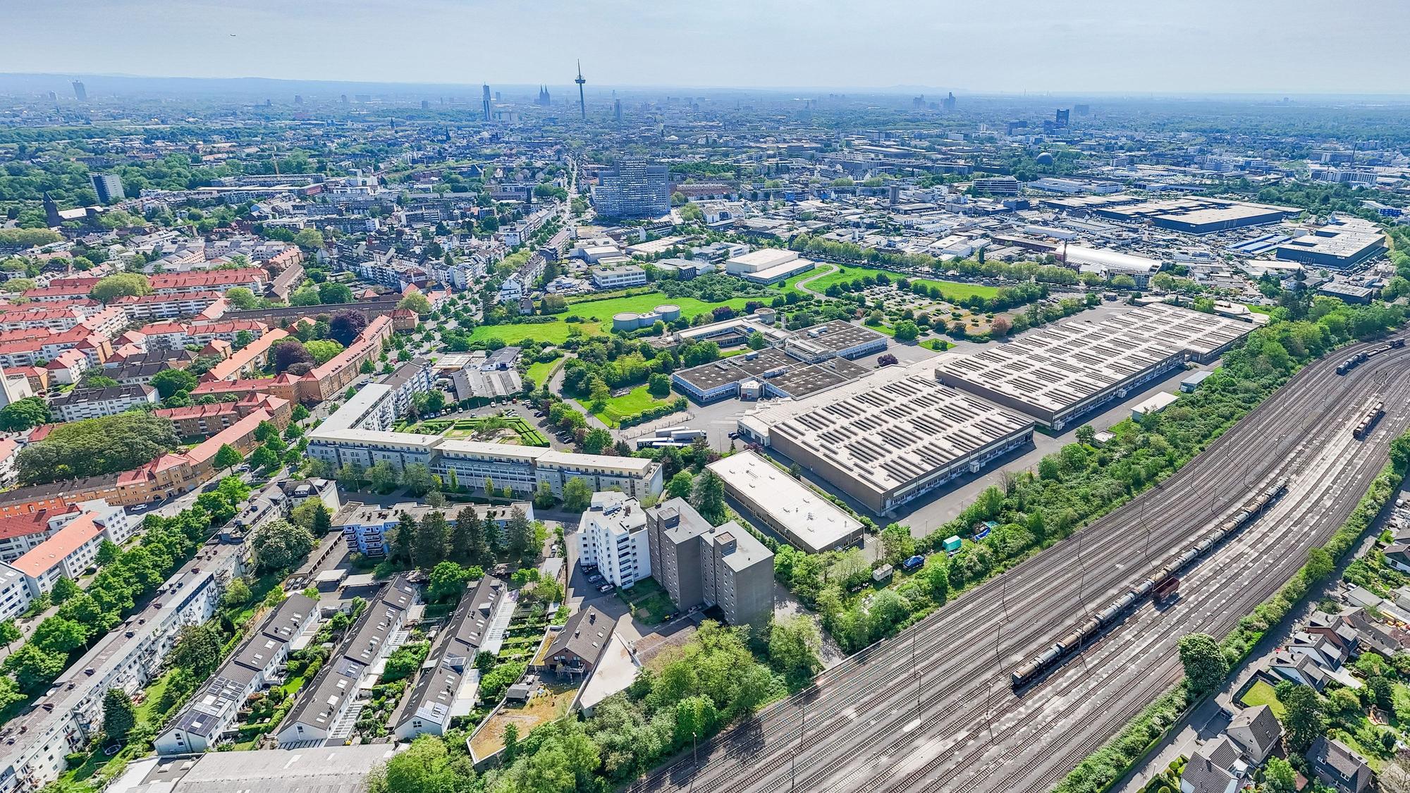 Das ehemalige Industrie-Areal, genannt Coty-Areal, gezeigt aus einer Luftaufnahme.