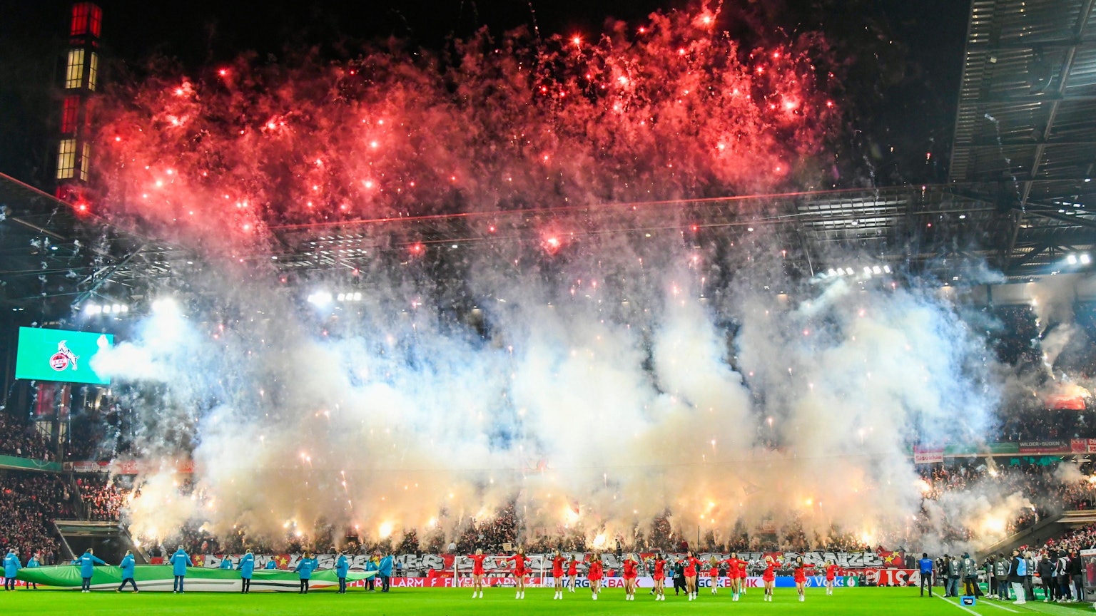 Anfang Dezember hatten Fans eine enorme Menge an Pyrotechnik abgefeuert.