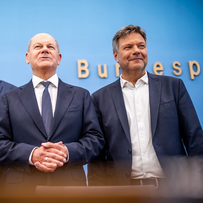 Bildeten drei Jahre lang eine Regierung: Christian Lindner (l.) , Robert Habeck (r.) und Bundeskanzler Olaf Scholz (r.).