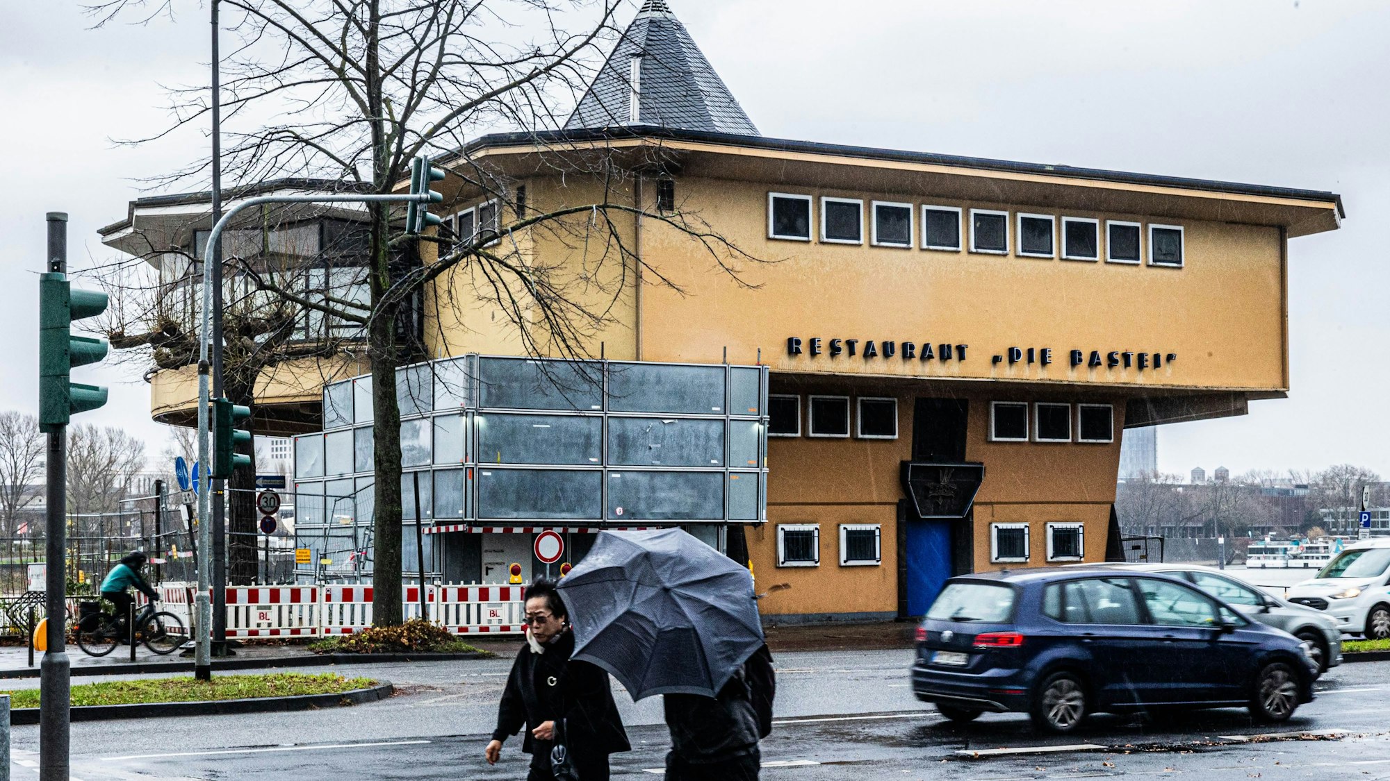 Der Eingang zur Bastei am Konrad-Adenauer-Ufer.