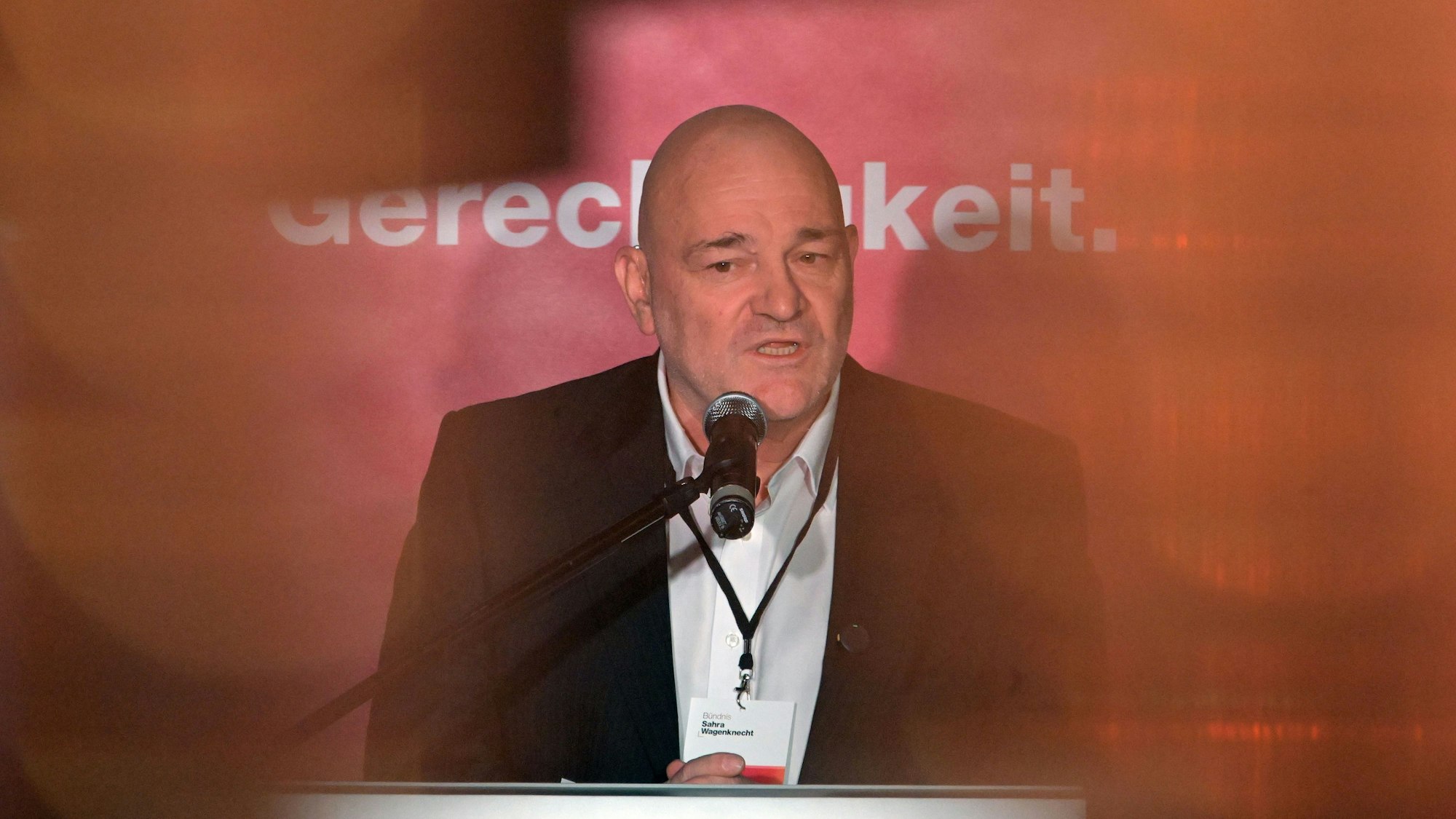 06.12.2024, Brandenburg, Potsdam: Robert Crumbach (BSW), Fraktionsvorsitzender in Brandenburg, spricht beim Parteitag des BSW.