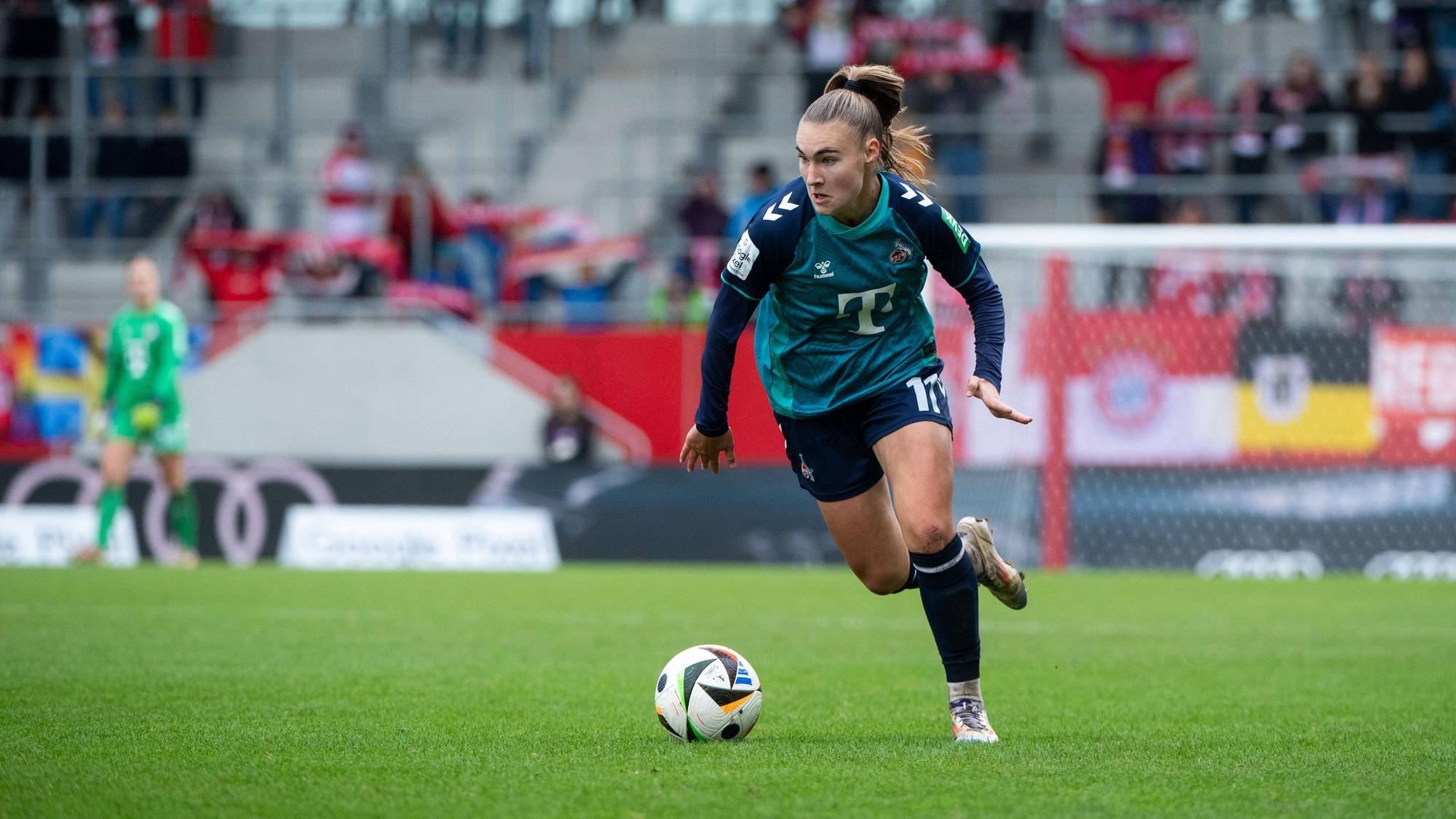 Alena Bienz FC Koeln, 11 am Ball, GER, FC Bayern Muenchen vs 1. FC Koeln, Fussball Google Pixel Frauen Bundesliga, 5. Spieltag, Saison 2024/2025, 05.10.2024 DFB regulations prohibit any use of photographs as image sequences and/or quasi-video GER, FC Bayern Muenchen vs 1. FC Koeln, Fussball Google Pixel Frauen Bundesliga, 5. Spieltag, Saison 2024/2025, 05.10.2024 Muenchen *** Alena Bienz FC Koeln, 11 am Ball, GER, FC Bayern Muenchen vs 1 FC Koeln, Football Google Pixel Frauen Bundesliga, 5 Spieltag, Saison 2024 2025, 05 10 2024 DFB regulations prohibit any use of photographs as image sequences and or quasi video GER, FC Bayern Muenchen vs 1 FC Koeln, Football Google Pixel Frauen Bundesliga, 5 Spieltag, Saison 2024 2025, 05 10 2024 Muenchen Copyright: xEibner-Pressefoto/Memmlerx EP_MMR