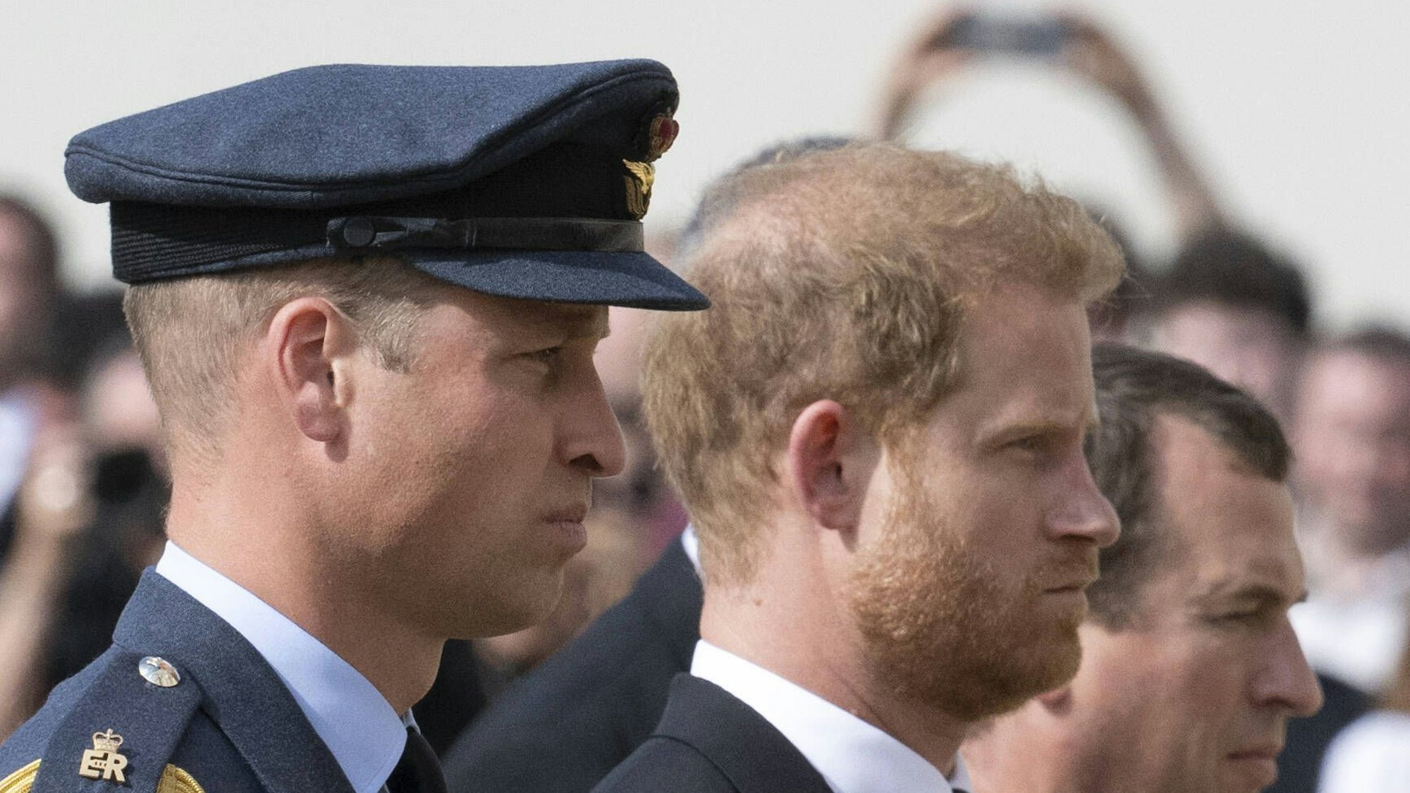 Prinz William und Prinz Harry nebeneinander.