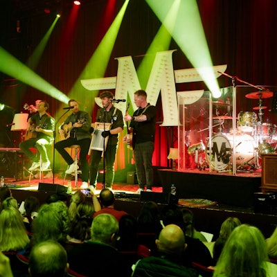 Miljö waren sich schon vor dem Start des Mitsingkonzerts sicher, dass das Format funktionieren würde.