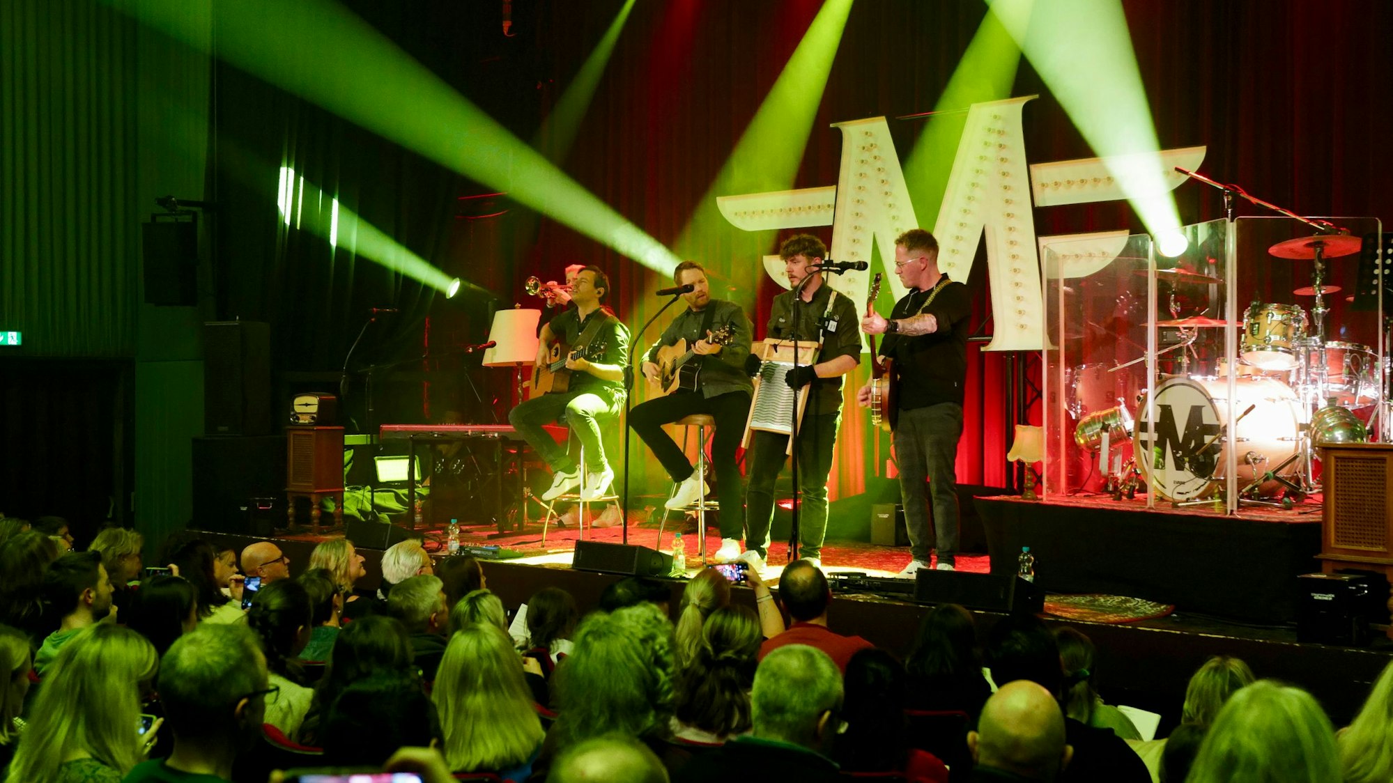 Miljö waren sich schon vor dem Start des Mitsingkonzerts sicher, dass das Format funktionieren würde.