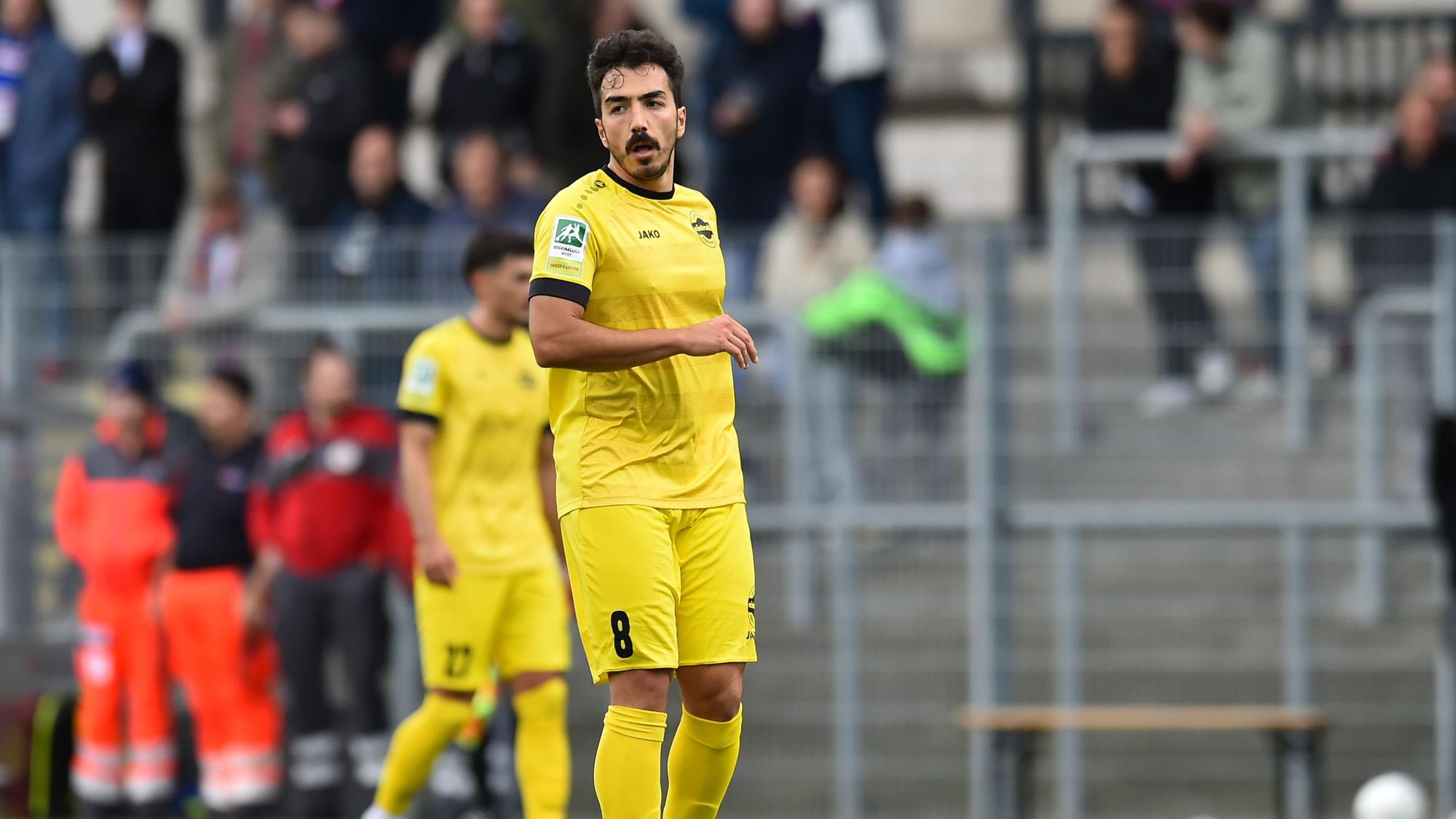 Eintracht Hohkeppels Fußballspieler Cenk Durgun im Fokus.