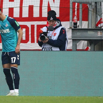 Torjubel und Verletzung. Tim Lemperle (Mitte) mit Jan Thielmann (l.) und Leart Pacarada nach seinem Treffer zum 1:0.