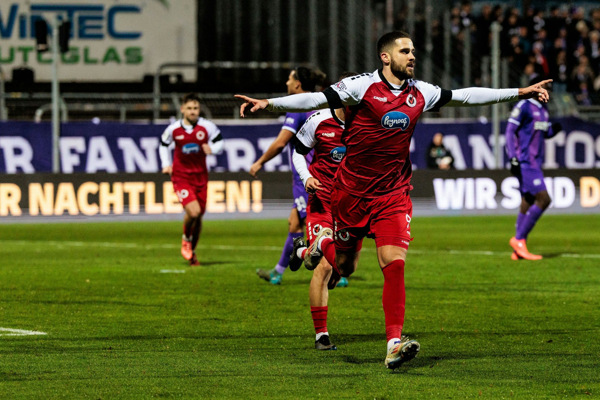 3. Liga: Viktoria Köln - VfL Osnabrück 08.12.2024 Jubel zum 1:0 nach Elfmeter durch Lex Tyger Lobinger Viktoria Köln, 9 3. Liga: Viktoria Köln - VfL Osnabrück, Köln, Sportpark Höhenberg am 08.12.2024 DFB REGULATIONS PROHIBIT ANY USE OF PHOTOGRAPHS AS IMAGE SEQUENCES AND/OR QUASI-VIDEO. *** 3 Liga Viktoria Köln VfL Osnabrück 08 12 2024 Cheering for 1 0 after penalty by Lex Tyger Lobinger Viktoria Köln, 9 3 Liga Viktoria Köln VfL Osnabrück, Köln, Sportpark Höhenberg am 08 12 2024 DFB REGULATIONS PROHIBIT ANY USE OF PHOTOGRAPHS AS IMAGE SEQUENCES AND OR QUASI VIDEO Copyright: xBEAUTIFULxSPORTS/Wunderlx