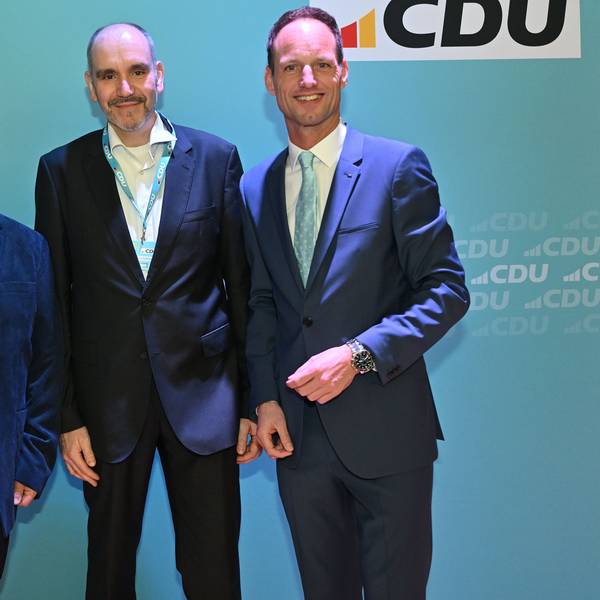 Rösraths CDU-Parteichef Daniel Schiffbauer (Mitte) bemühte sich um Schulterschluss in der Partei, nachdem sich Miguel Louzao de la Cruz (links) im Dezember als Bürgermeisterkandidat gegen Stephan Braun (rechts) durchgesetzt hatte.