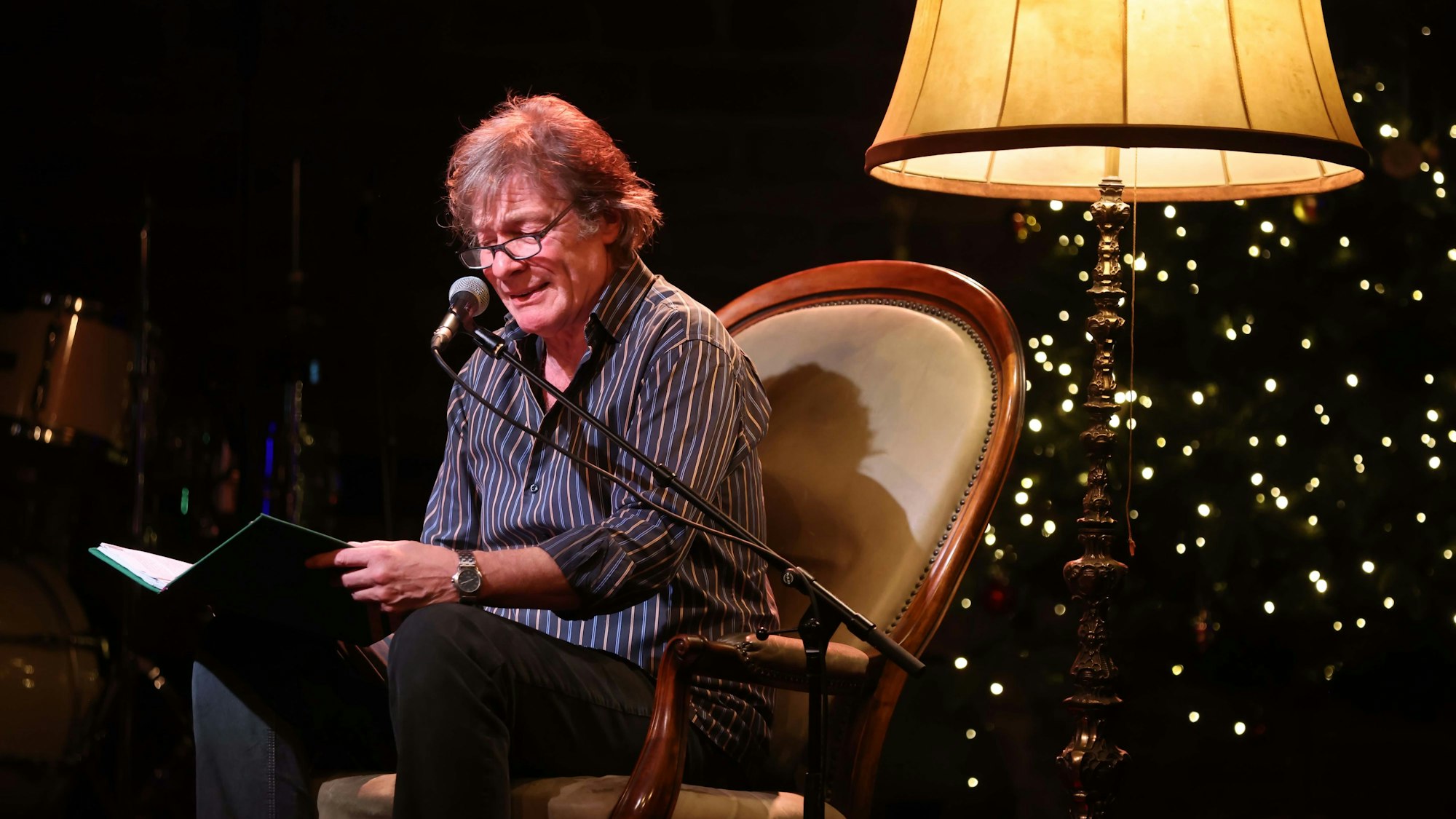 Gerd Köster liest bei Kölsche Weihnacht im Tanzbrunnen.