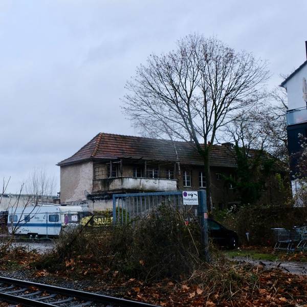 Das Grundstück an der Stolberger Straße 194 bis 196 neben den Gleisen der HGK.