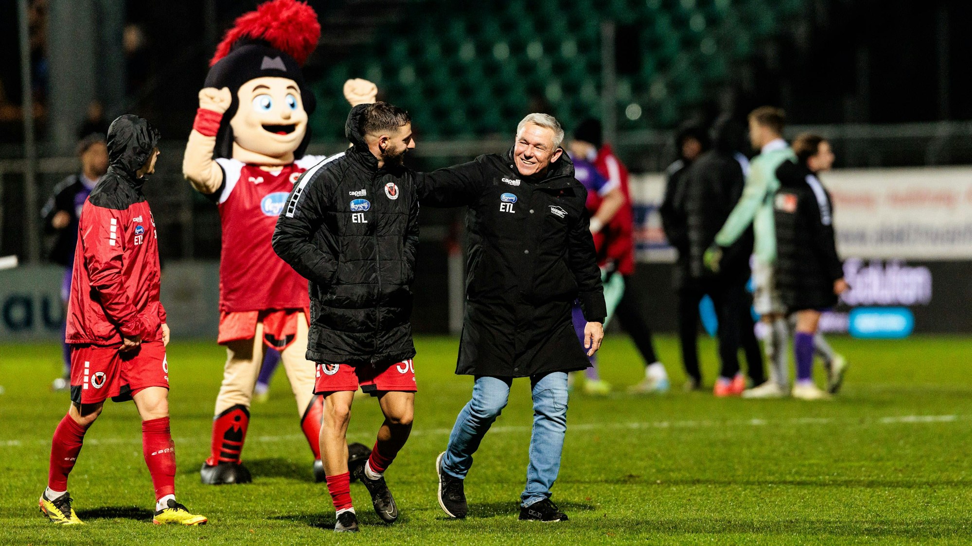 3. Liga: Viktoria Köln - VfL Osnabrück 08.12.2024 Serhat Semih Güler Viktoria Köln, 30 mit Olaf Janßen Trainer Viktoria Köln nach dem Spiel 3. Liga: Viktoria Köln - VfL Osnabrück, Köln, Sportpark Höhenberg am 08.12.2024 DFB REGULATIONS PROHIBIT ANY USE OF PHOTOGRAPHS AS IMAGE SEQUENCES AND/OR QUASI-VIDEO. *** 3 Liga Viktoria Köln VfL Osnabrück 08 12 2024 Serhat Semih Güler Viktoria Köln, 30 with Olaf Janßen Coach Viktoria Köln after the match 3 Liga Viktoria Köln VfL Osnabrück, Köln, Sportpark Höhenberg on 08 12 2024 DFB REGULATIONS PROHIBIT ANY USE OF PHOTOGRAPHS AS IMAGE SEQUENCES AND OR QUASI VIDEO Copyright: xBEAUTIFULxSPORTS/Wunderlx