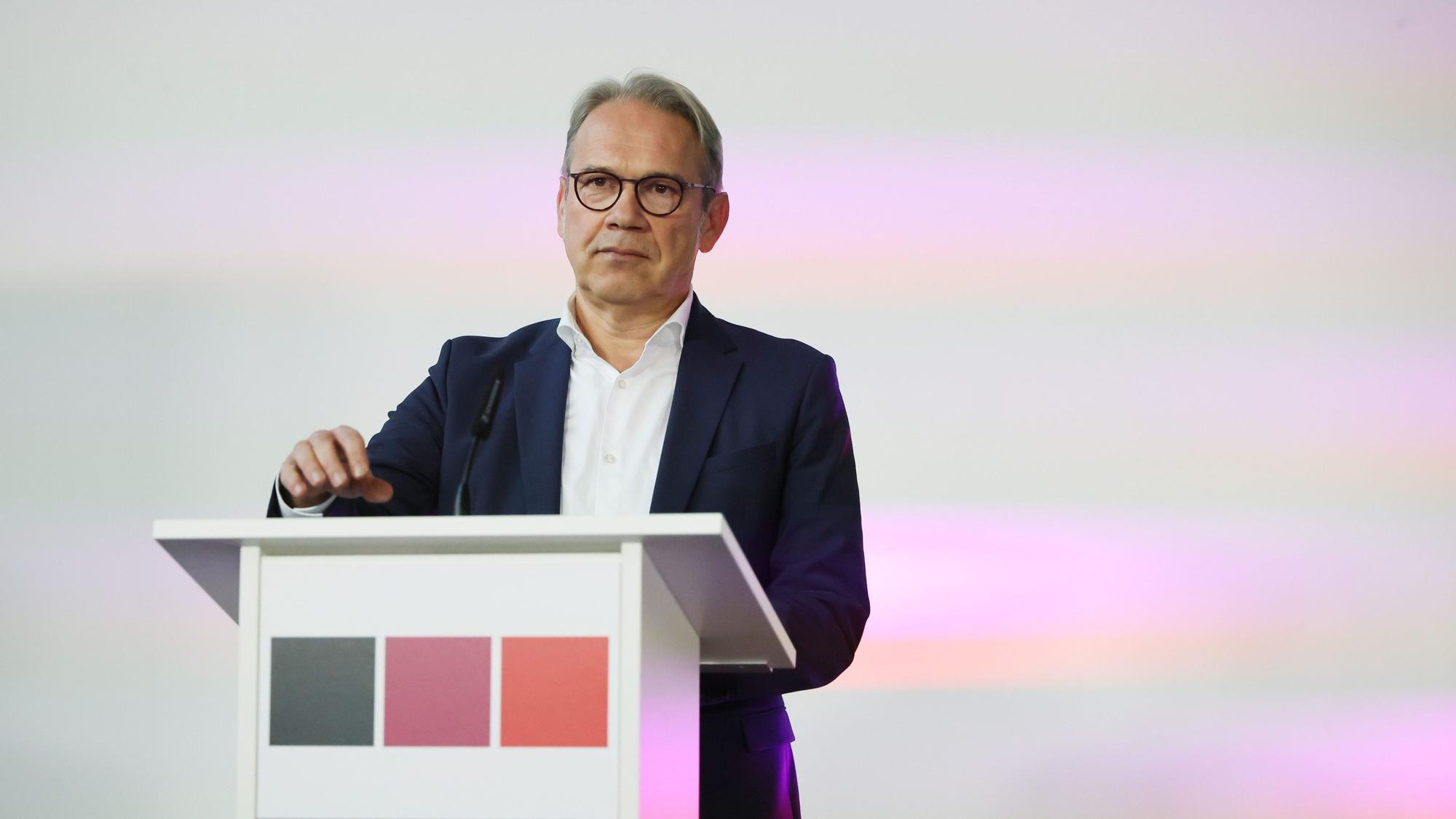 ARCHIV - 22.11.2024, Thüringen, Erfurt: Georg Maier, Thüringer SPD-Parteichef und geschäftsführender Innenminister, bei der Vorstellung des Koalitionsvertrages von CDU, BSW und SPD in Thüringen.