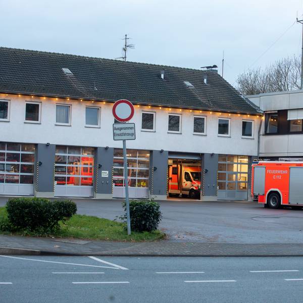 Das Gebäude der Feuer- und Rettungswache 7 an der Kaiserstraße in Porz.