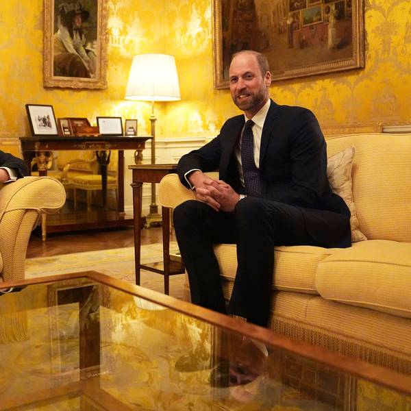Der britische Prinz William (r) trifft den designierten US-Präsidenten Donald Trump in der Residenz des britischen Botschafters in Paris.