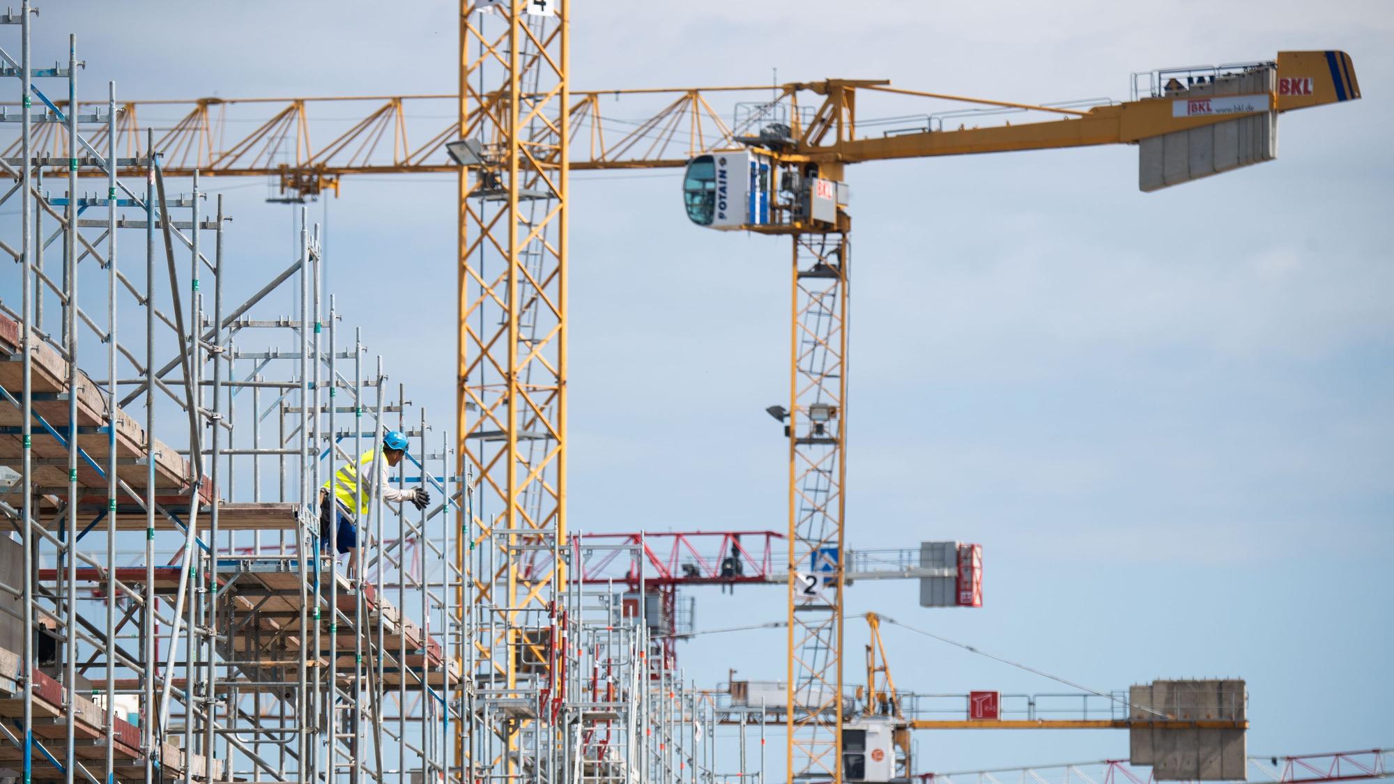 Der Wohnungsbau in Köln steckt in der Krise. Beim Kölner Wohnungsbausymposium wurde über Wege aus der Krise diskutiert. (Archivbild)