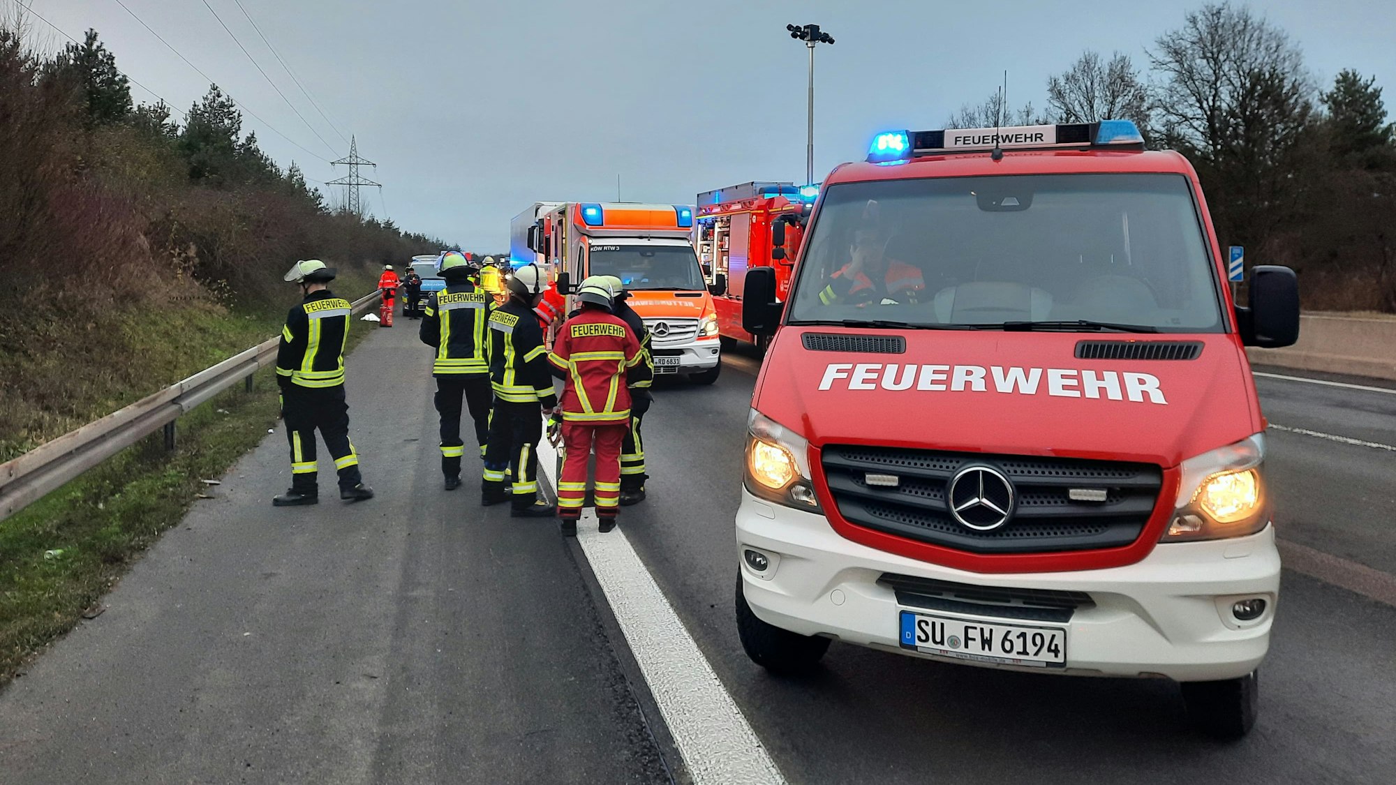 Rettungskräfte auf der A3 bei Bad Honnef.