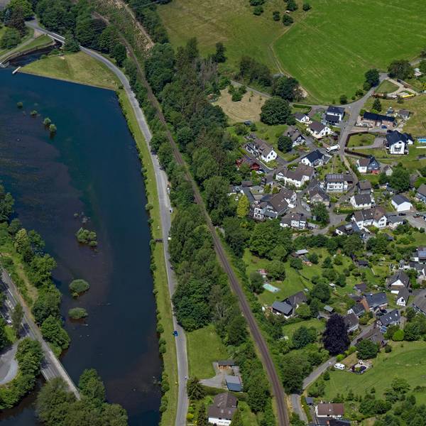 Der Stauweiher in Osberghausen aus der Vogelperspektive.