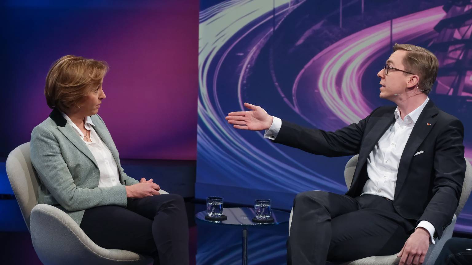 Maischberger am 10.12.2024: Philipp Amthor (r.) und Beatrix von Storch