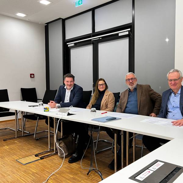Die Fraktionsvorsitzenden Uwe Pakendorf (CDU), Ursula Ehren (Grüne) und Gerhard Zorn (SPD) sowie dessen Vertreter Robert Winkels (v.l.).