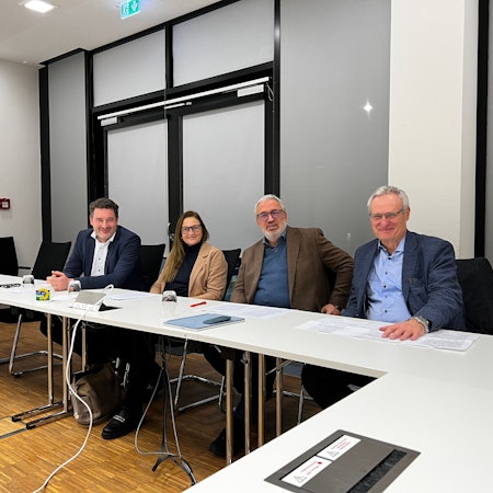Die Fraktionsvorsitzenden Uwe Pakendorf (CDU), Ursula Ehren (Grüne) und Gerhard Zorn (SPD) sowie dessen Vertreter Robert Winkels (v.l.).