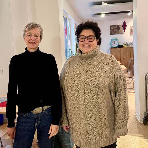 Karolin Balzar und Stefanie Galli (v.l.) im Café Auszeit des Sozialdienstes katholischer Frauen.