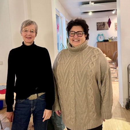 Karolin Balzar und Stefanie Galli (v.l.) im Café Auszeit des Sozialdienstes katholischer Frauen.