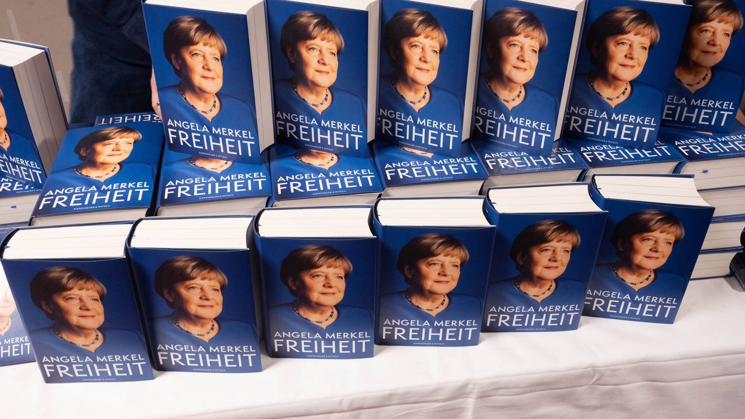 Das Buch von Ex-Kanzlerin Angela Merkel „Freiheit. Erinnerungen 1954 - 2021“