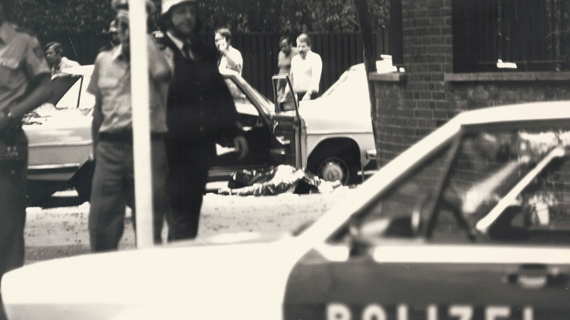 Entführung von Hanns Martin Schleyer, dem Präsidenten der Bundesvereinigung der Deutschen Arbeitgeberverbände (BDA) und des Bundesverbands der Deutschen Industrie (BDI) sowie ehemaliger SS-Hauptsturmführer, am 5. September 1977 durch die linksextremistische, terroristische Vereinigung Rote Armee Fraktion (RAF) Foto vom 05.09.1977