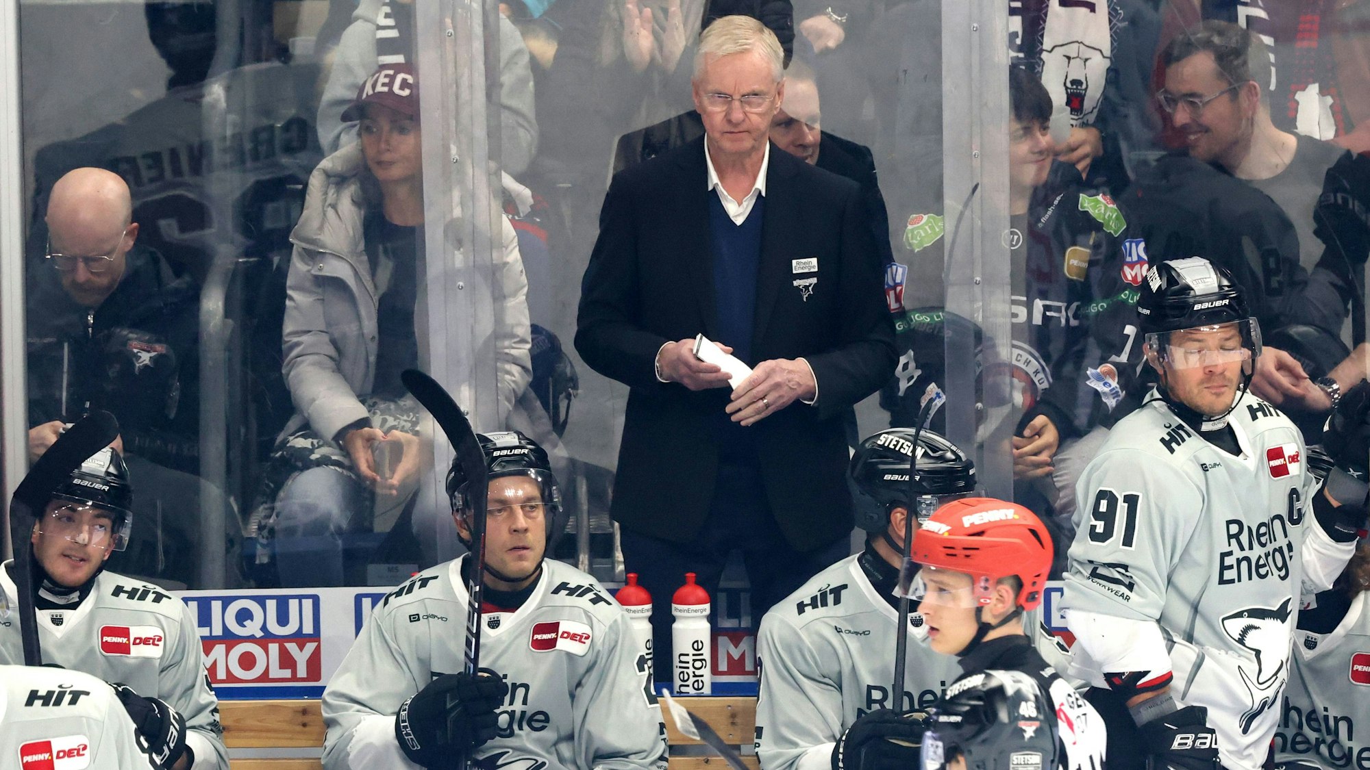 Lange Gesichter bei Trainer Kari Jalonen und den Kölner Haien gab es bei der Niederlage in Mannheim.