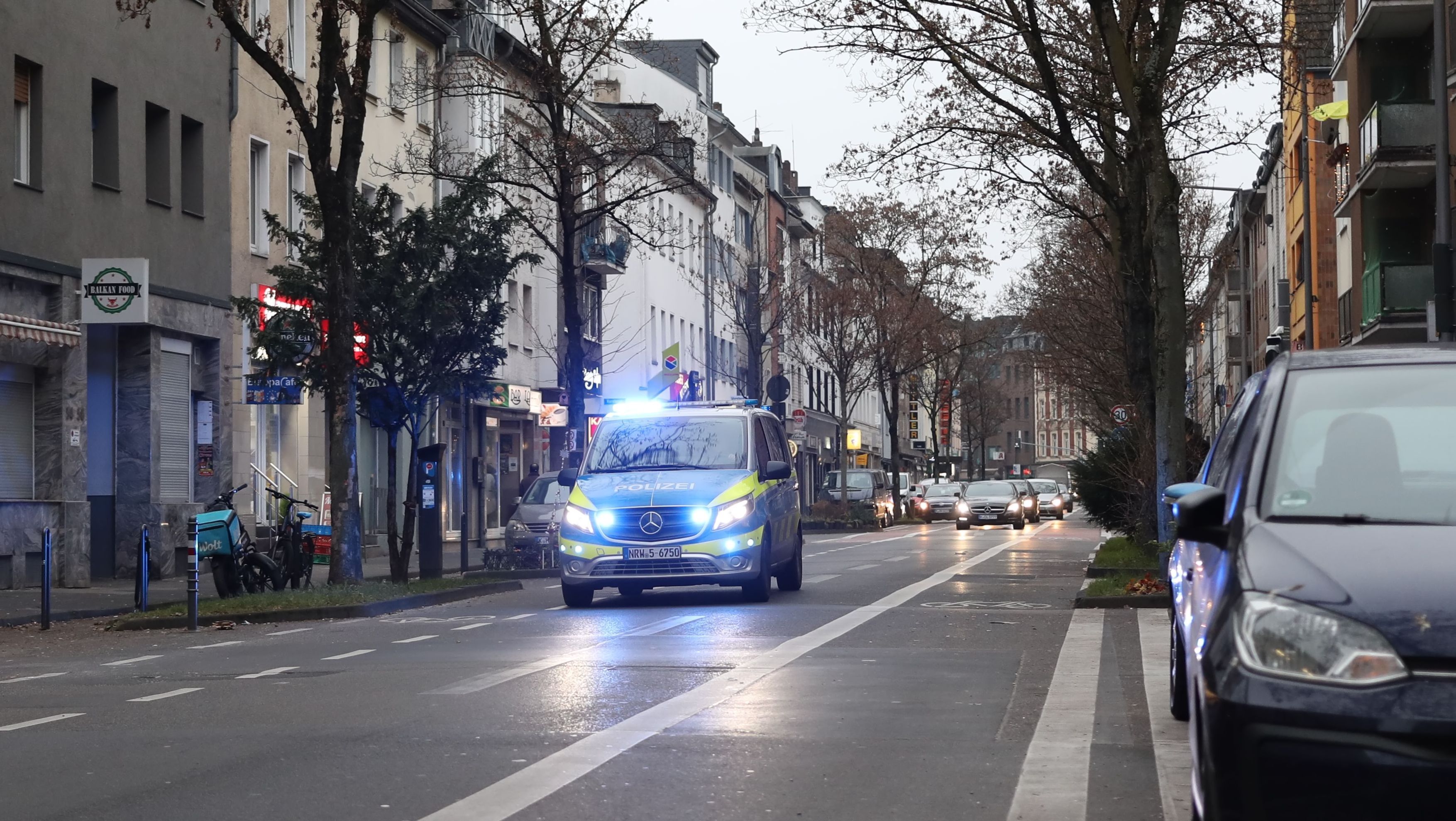 13.12.2024, Köln: Impressionen von der Kalk-Mülheimer-Straße. Foto: Arton Krasniqi