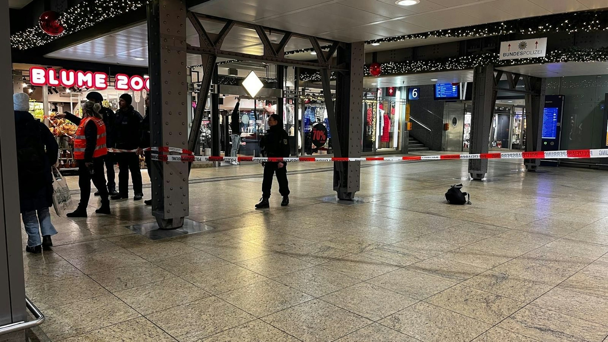 Im Kölner Hauptbahnhof wurde eine Passage gesperrt.