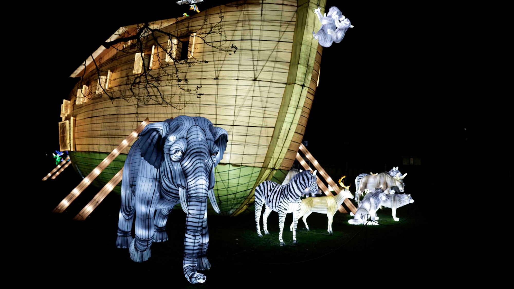 Bei den China Lights im Zoo geht die Arche vor Anker